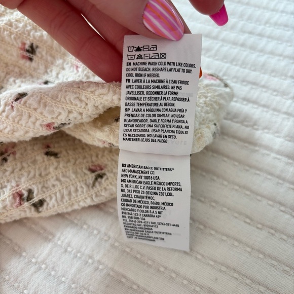 American Eagle Smocked Puff Sleeve Floral Blouse Womens Size XL Dainty Florals - Picture 8 of 8